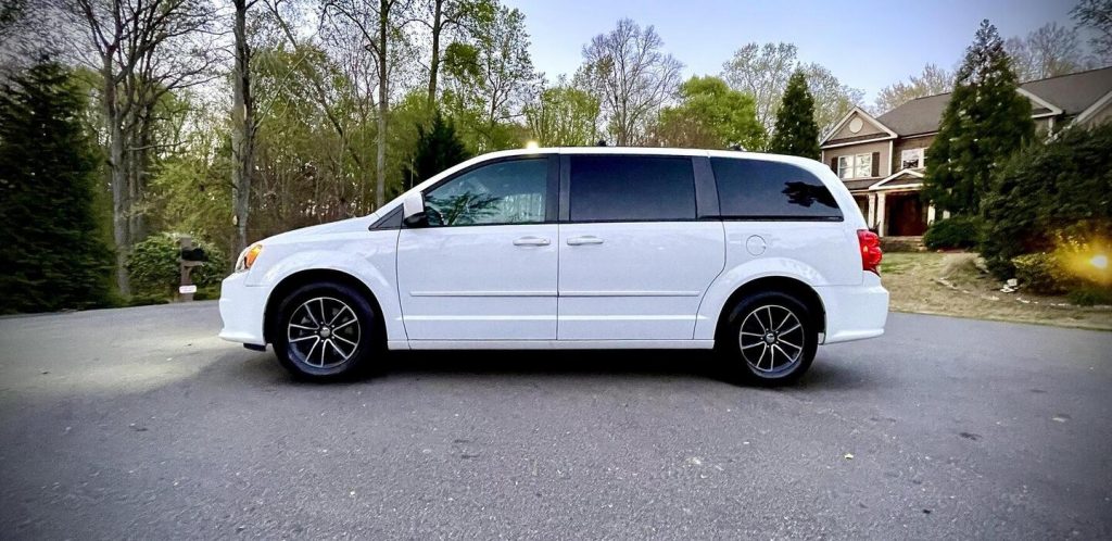 dodge_grand_caravan_2017_3